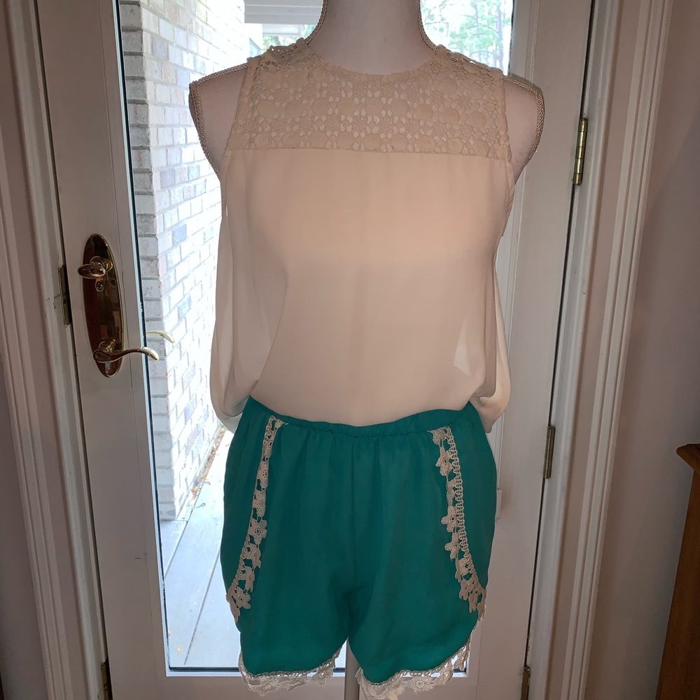 ☀️NWT Set Summer Shorts And Shirt Outfit☀️